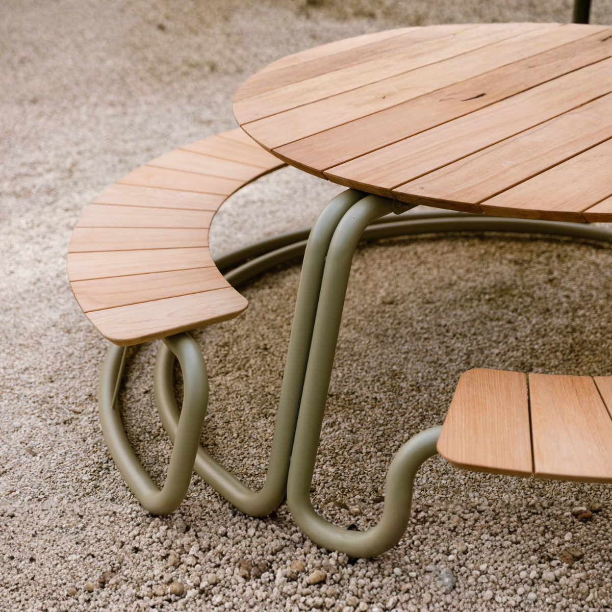 Wünder The Circle Table and Bench Set