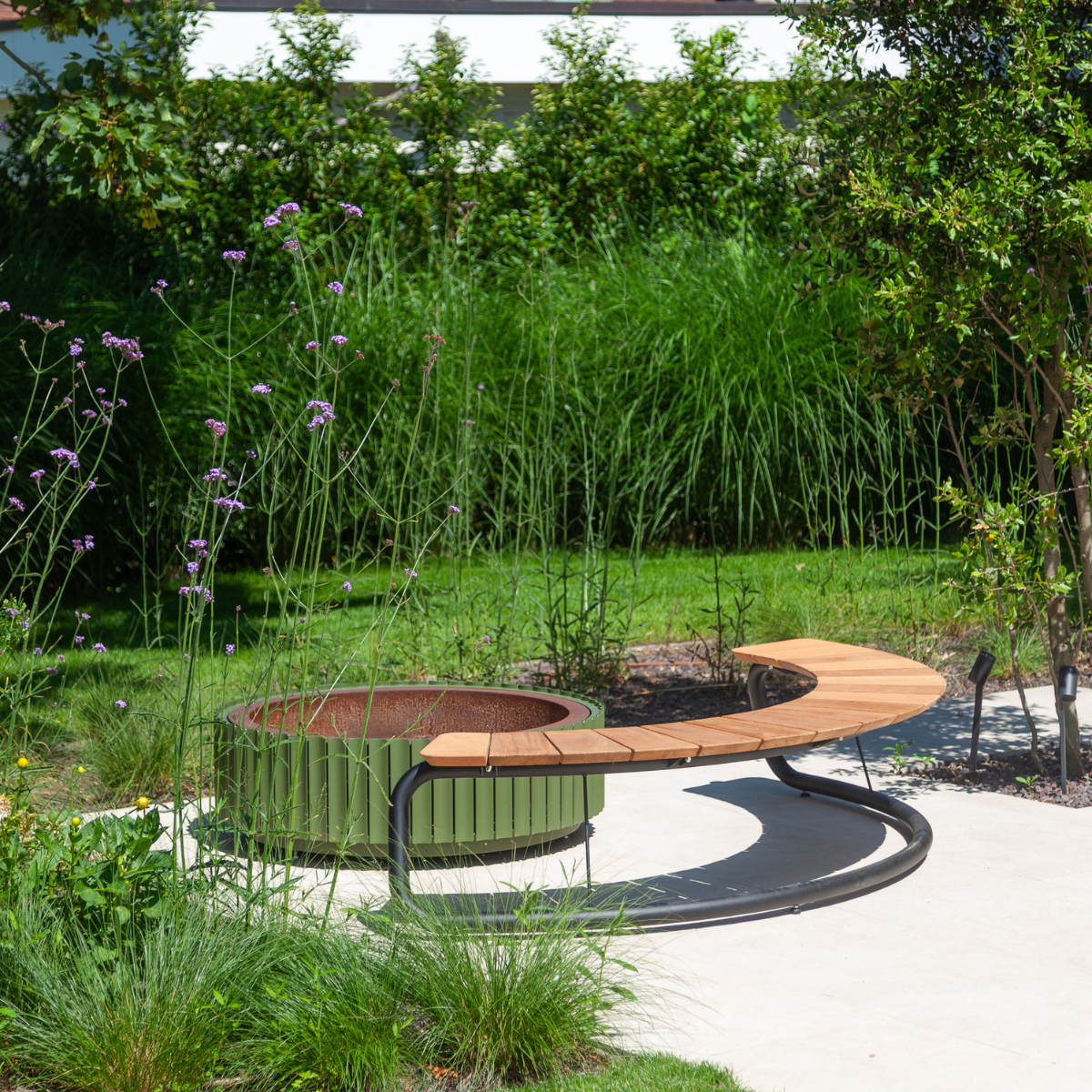 Wünder The Bow Outdoor Semi-Circle Bench