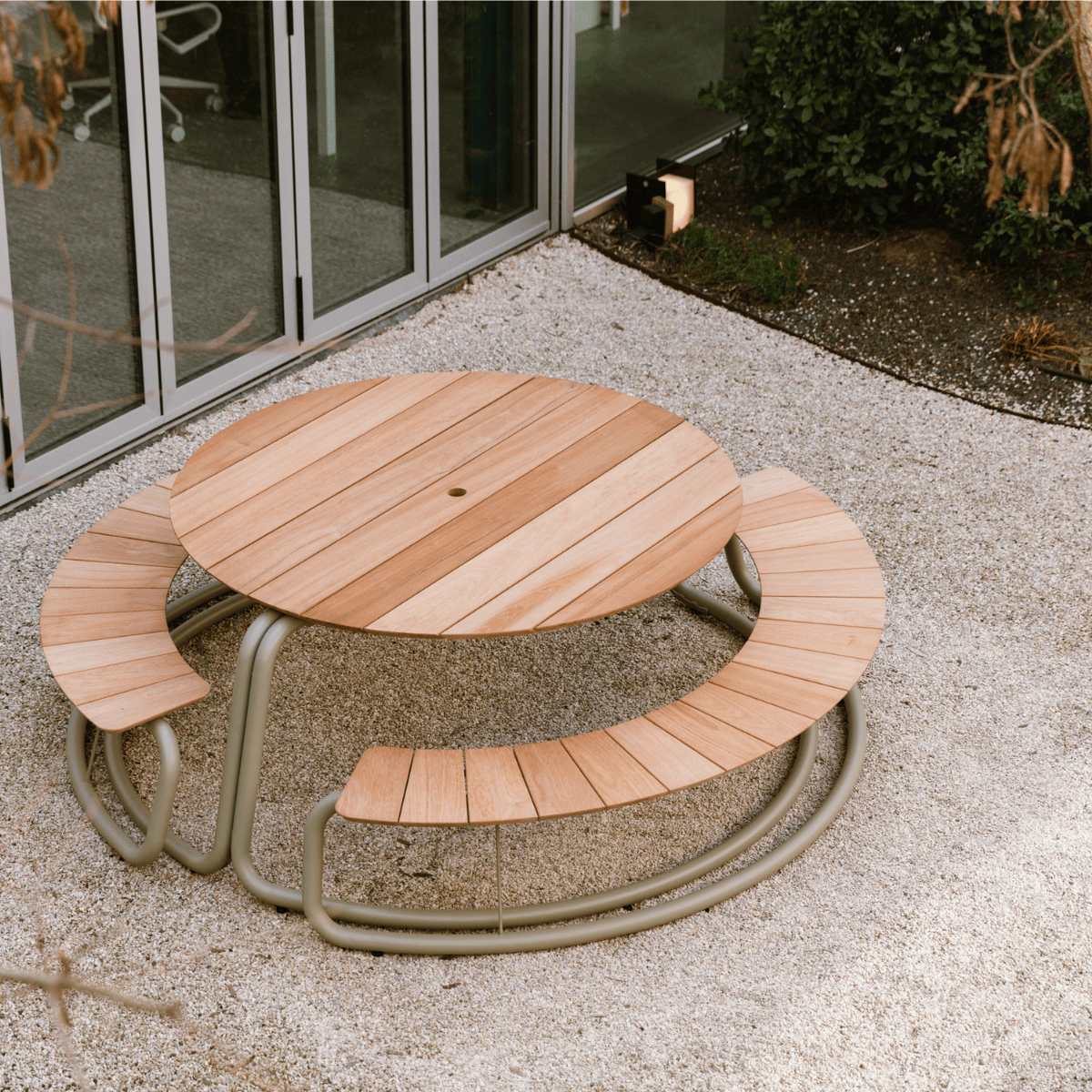 WÜNDER Wünder The Circle Table and Bench Set