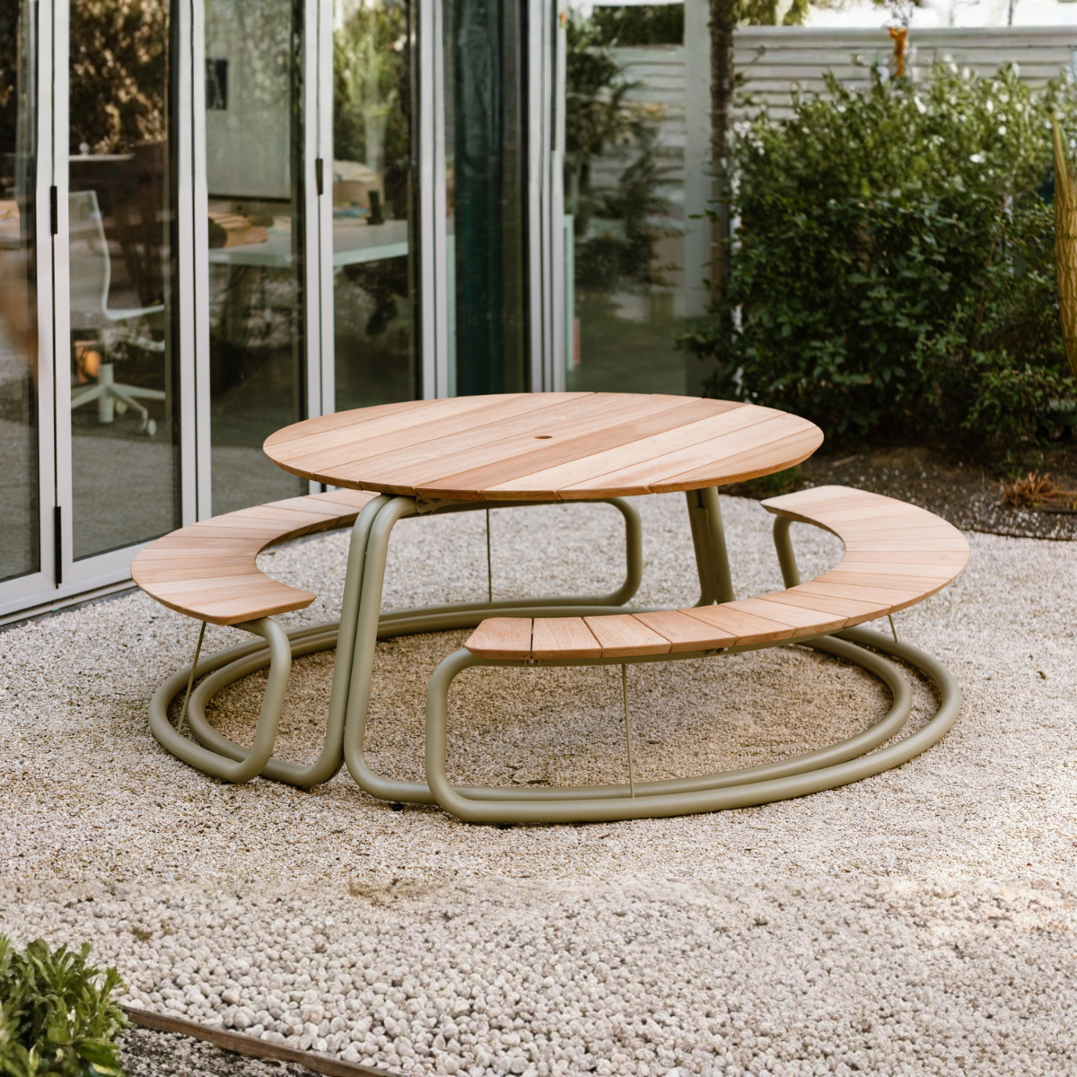 Wünder The Circle Table and Bench Set