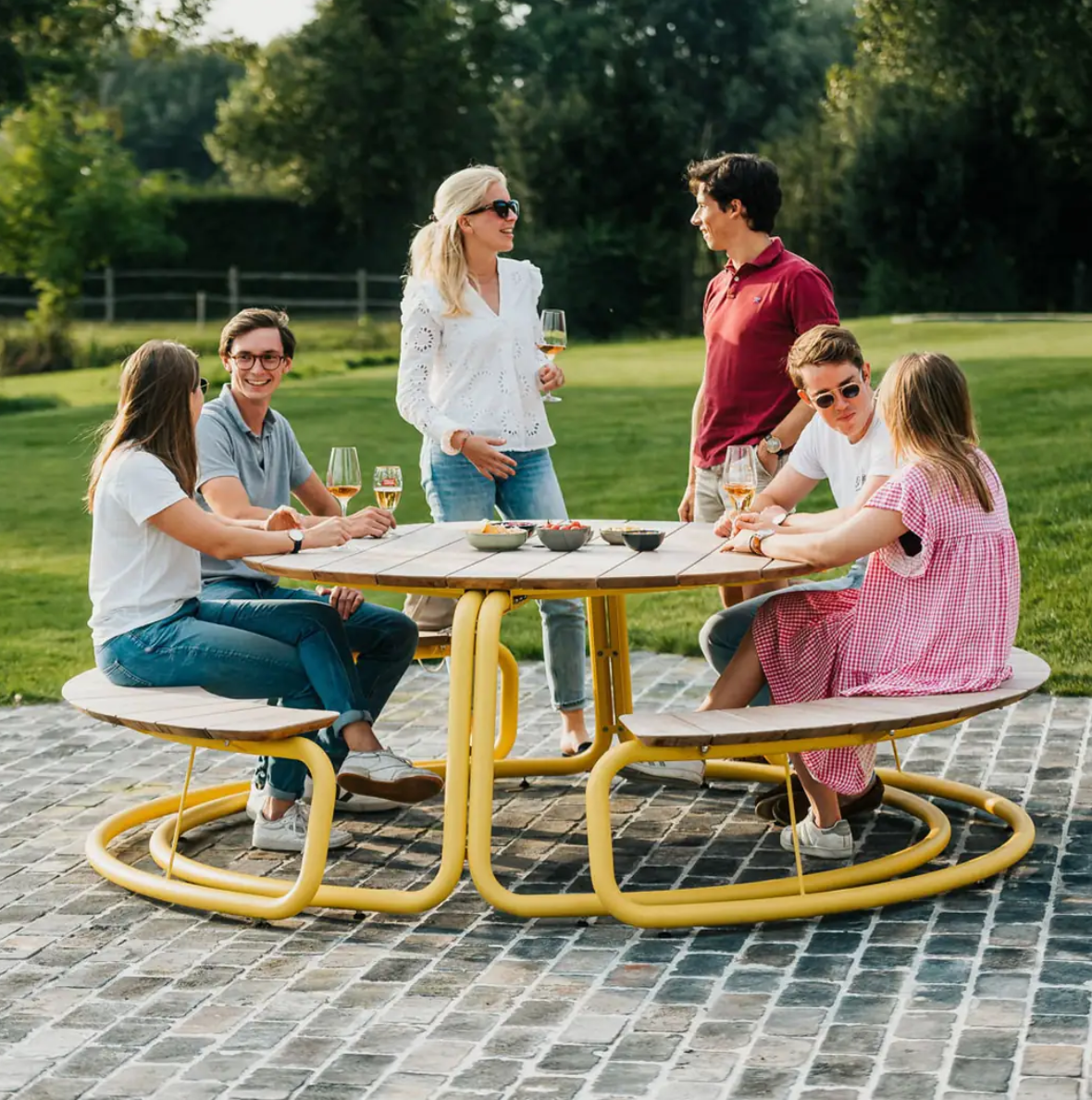 Wünder The Circle Table and Bench Set