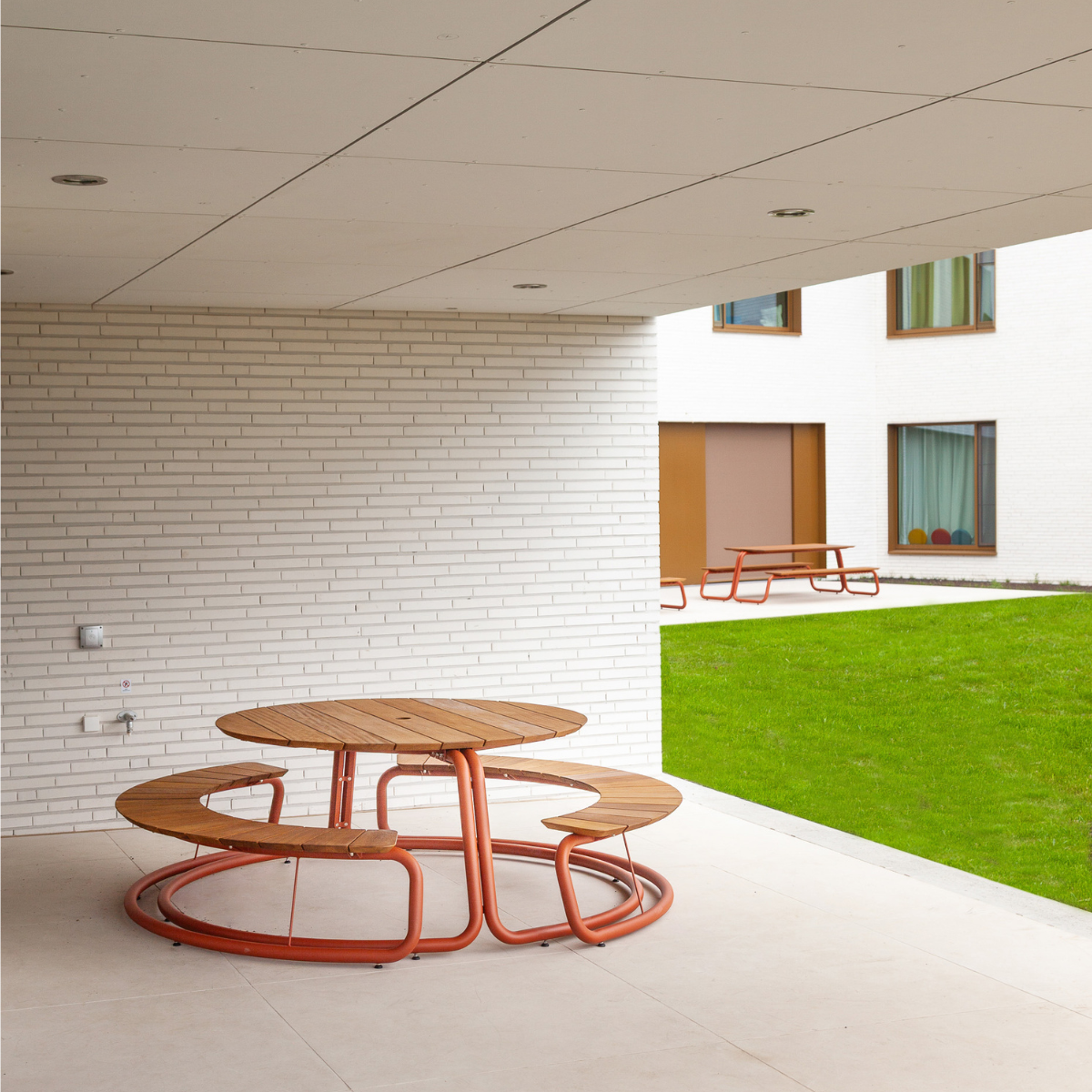 Wünder The Circle Table and Bench Set