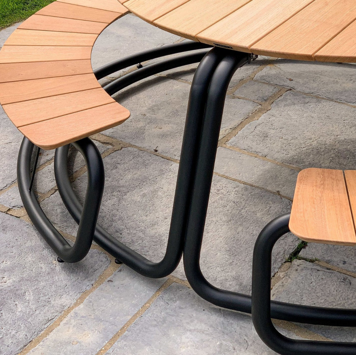 Wünder The Circle Table and Bench Set